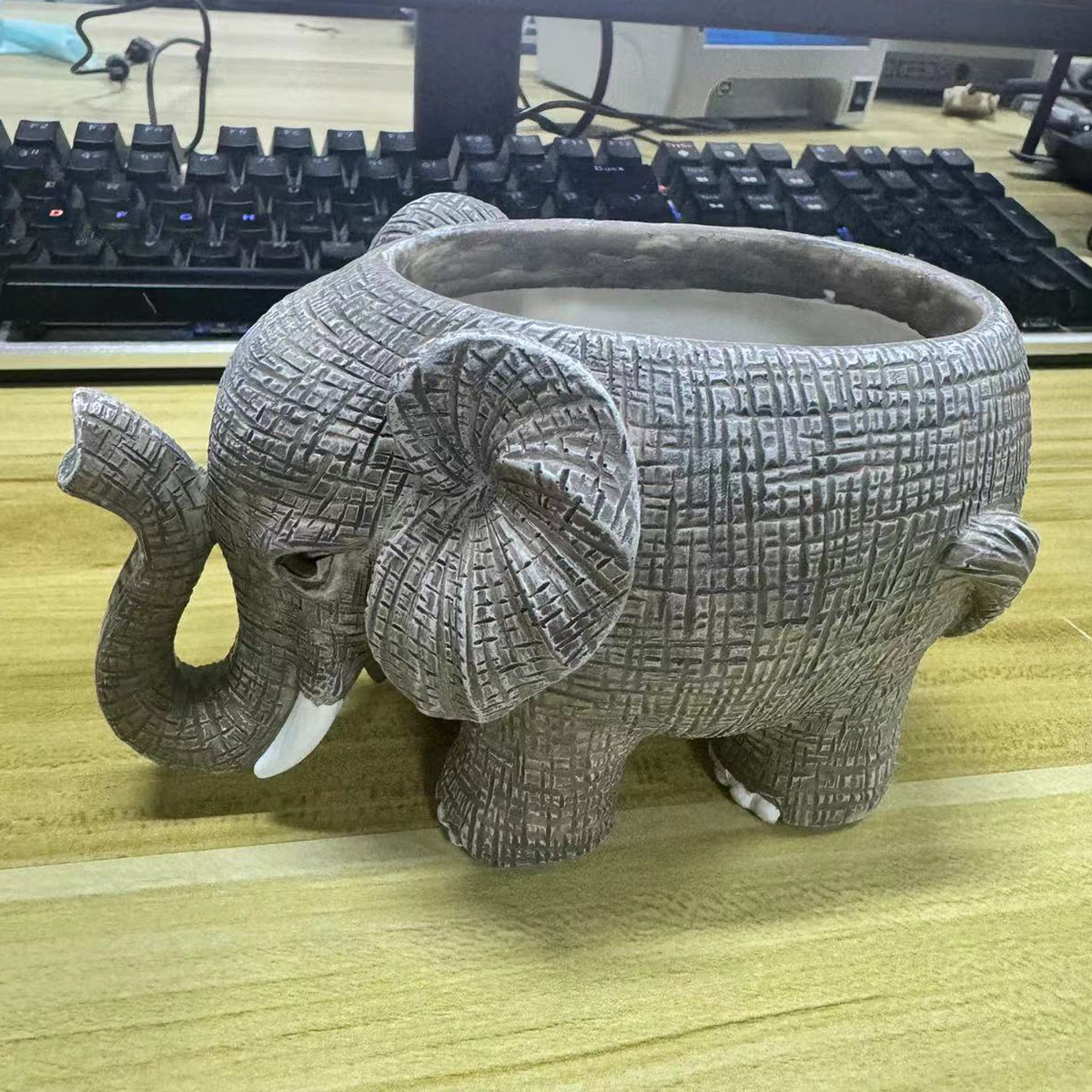 Cute Elephant Resin Succulent  - огляд і ціна Echeveria Succulent